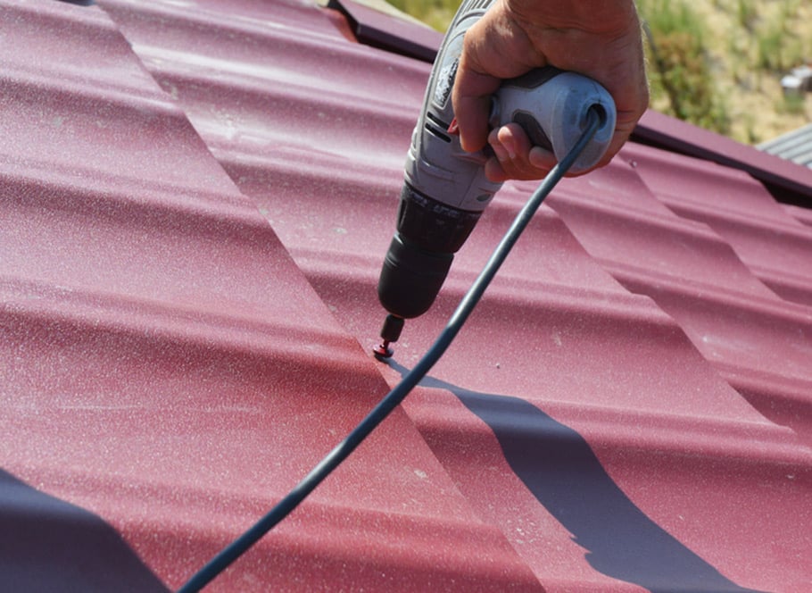 Roofer Install Metal Roof Tile in Bathurst, NSW